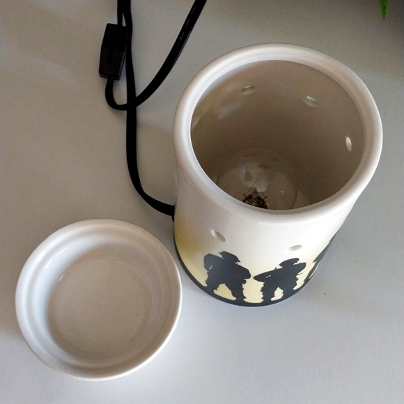 Service & Sacrifice Scentsy Full Size Warmer - Picture 6 of 10